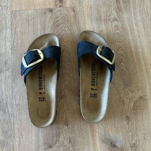 LIKE NEW women’s Birkenstock Madrid Big Buckle sandal